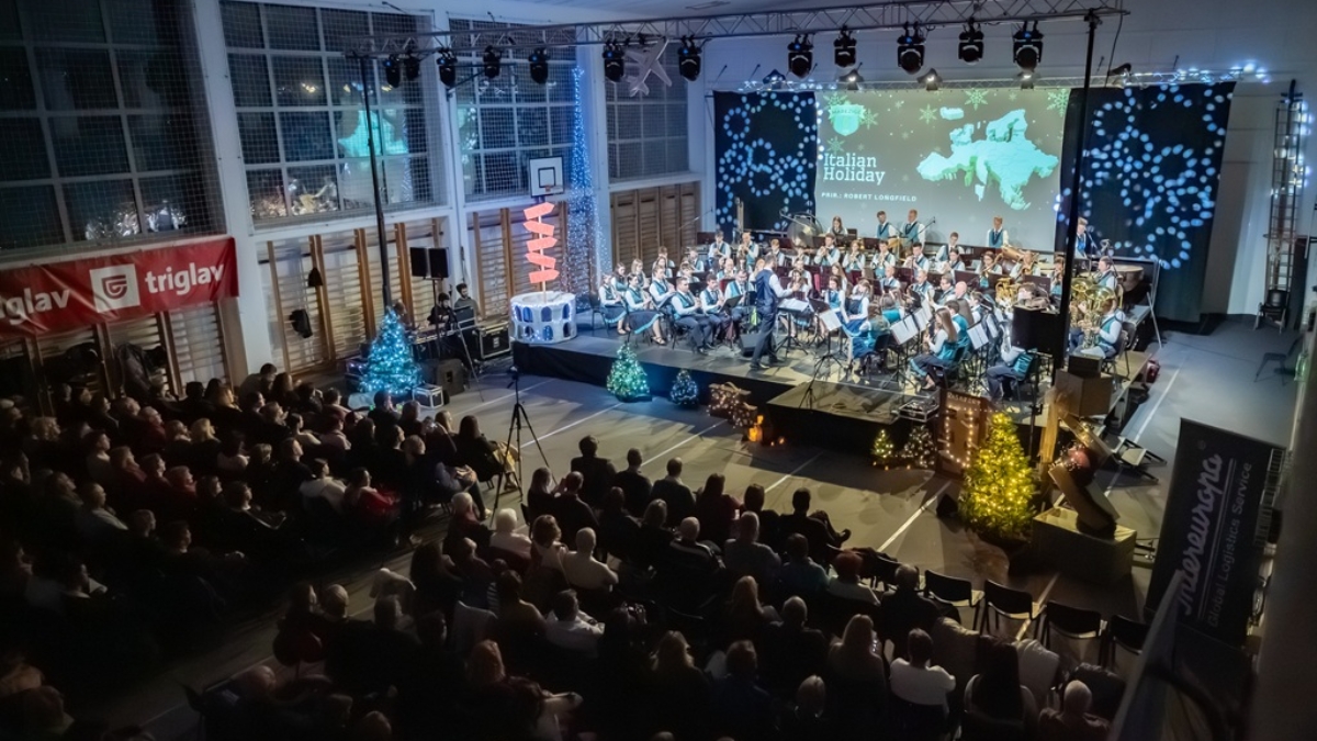 Glasbeno potovanje po Evropi s Pihalnim orkestrom Marezige